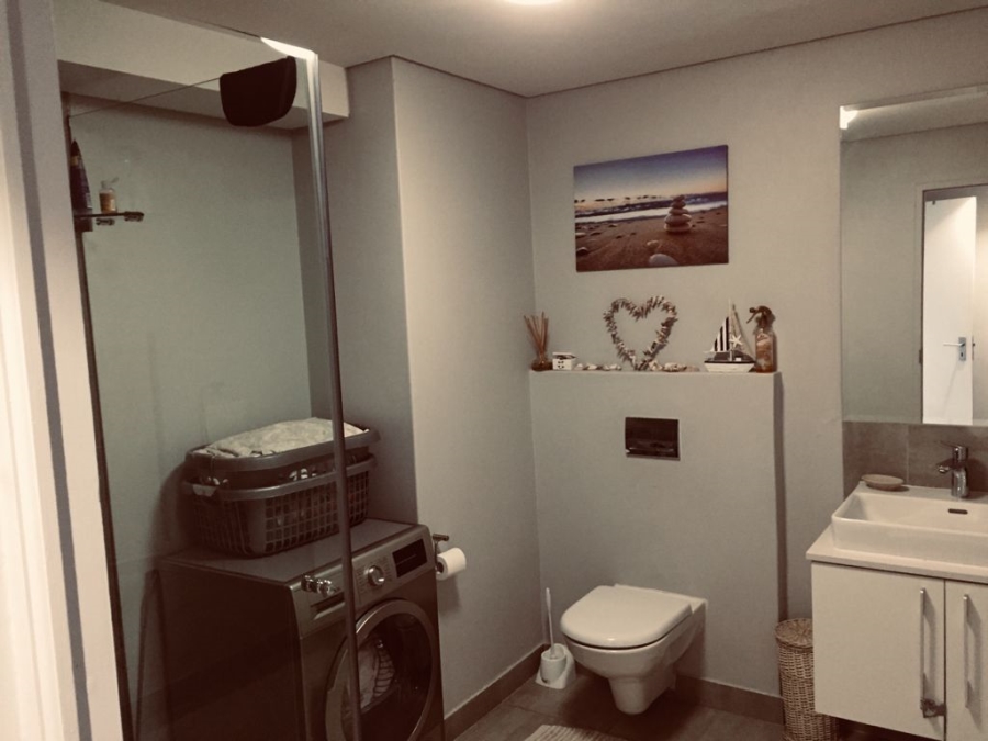 To Let 2 Bedroom Property for Rent in Green Point Western Cape